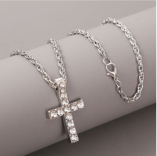 Faith Sparkle – Kreuz-Halskette mit Kristallbesatz in Silber oder Gold - Lunastein