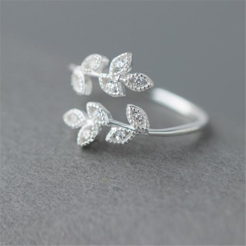 forest whisper – verstellbarer blätter-ring mit zirkonia aus 925er silber - lunastein