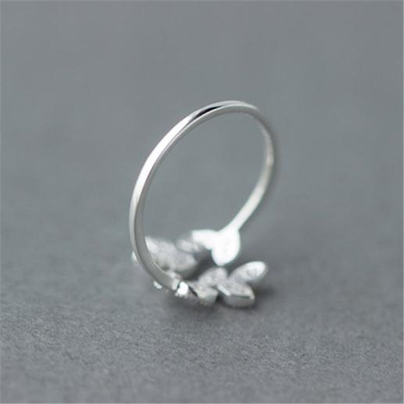 forest whisper – verstellbarer blätter-ring mit zirkonia aus 925er silber - lunastein