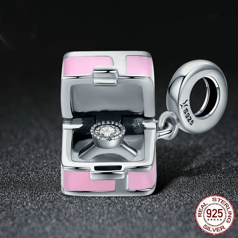 proposal box charm – verlobungsanhänger mit ring in geschenkbox - lunastein