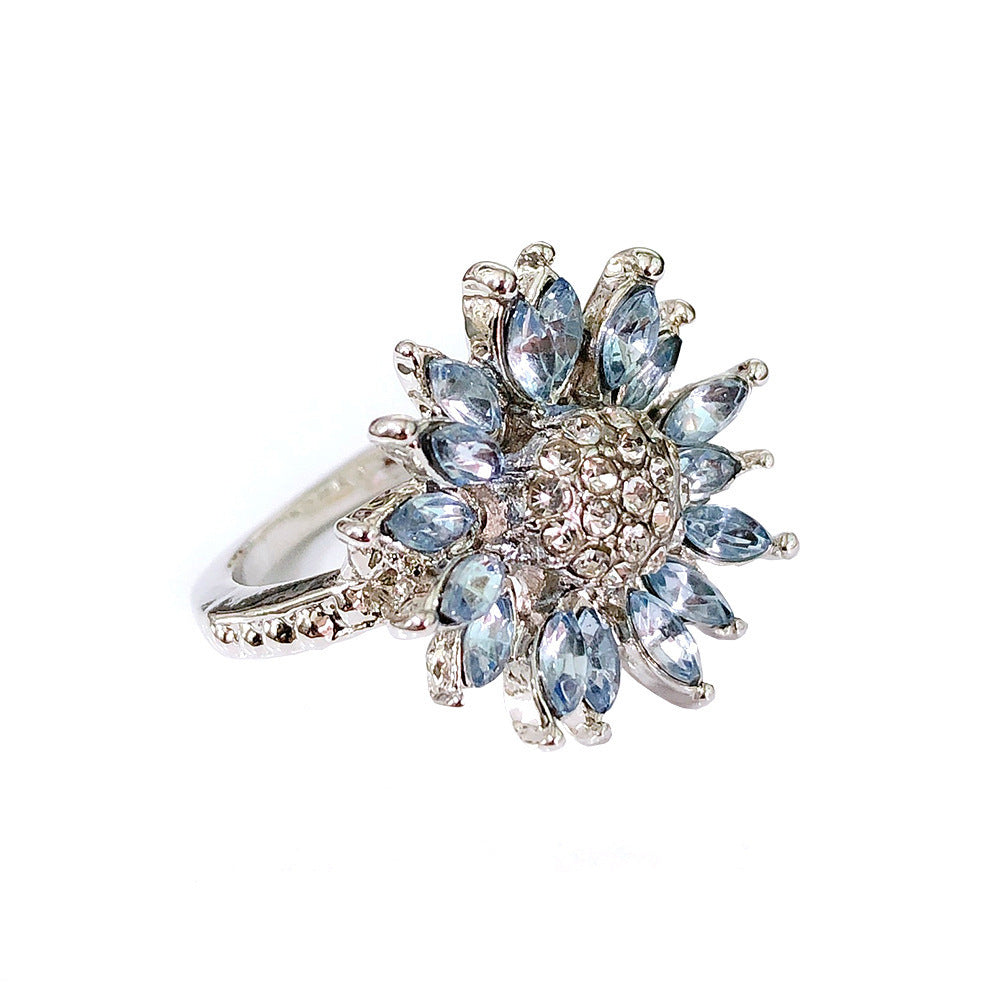 blossom light – sonnenblumen-ring mit hellblauen zirkonia-steinen - lunastein