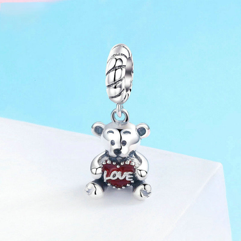Teddy Love Charm – Bärenanhänger mit rotem Herz & „LOVE“-Schriftzug - Lunastein