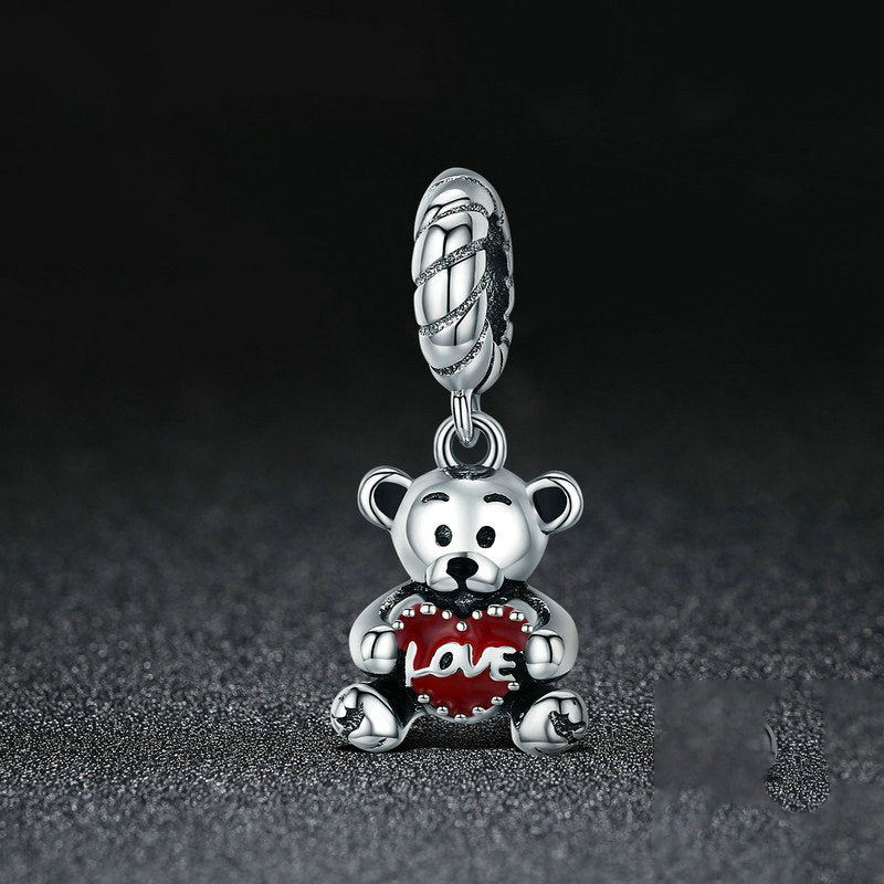 Teddy Love Charm – Bärenanhänger mit rotem Herz & „LOVE“-Schriftzug - Lunastein