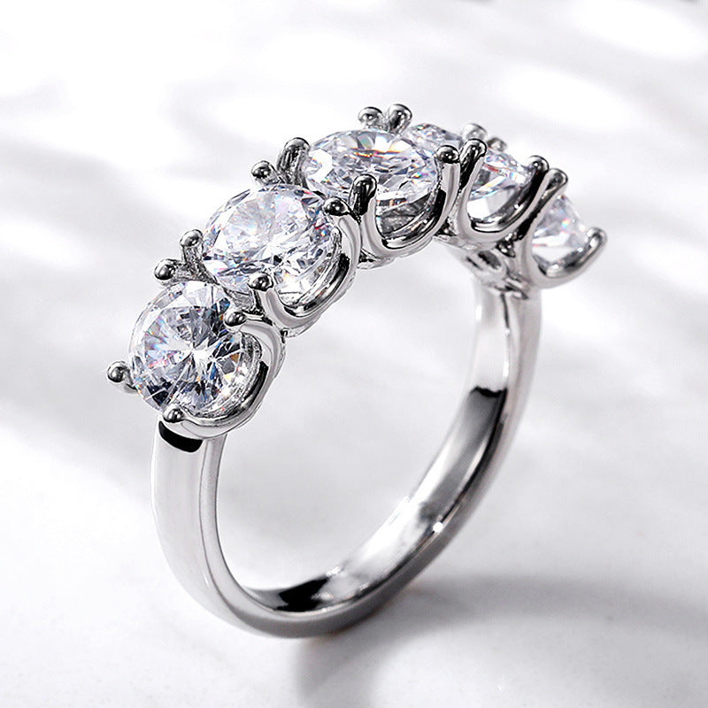 luxe radiance – statement-ring mit runden zirkonia | funkelnder damenring in silberoptik - lunastein