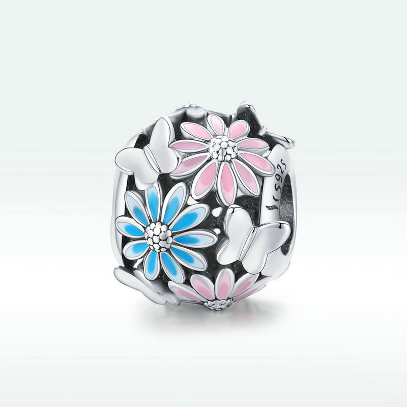 Daisy Butterfly Charm – Silberner Blumen-Charm mit Emaille & Schmetterlingen - Lunastein
