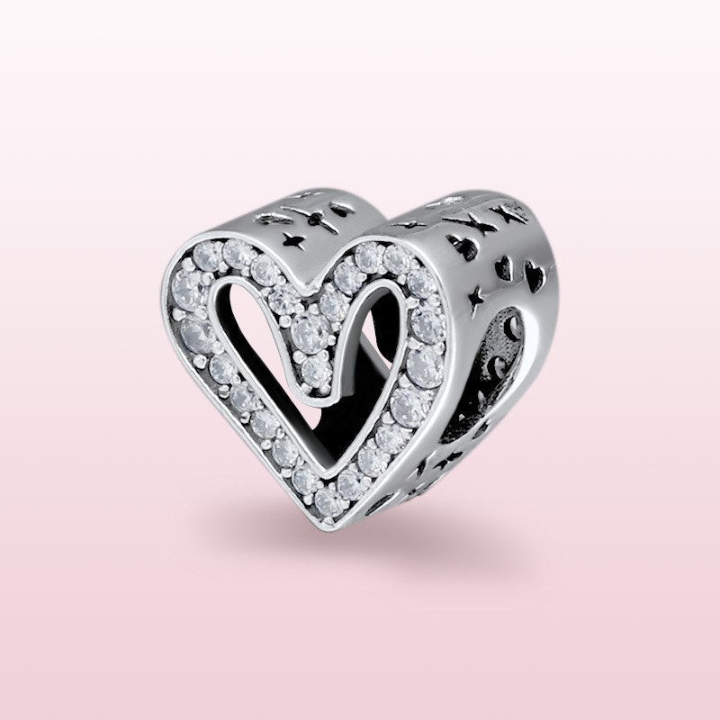Love Heart Charm – Funkelndes Herz-Element aus 925 Silber mit Zirkonia - Lunastein