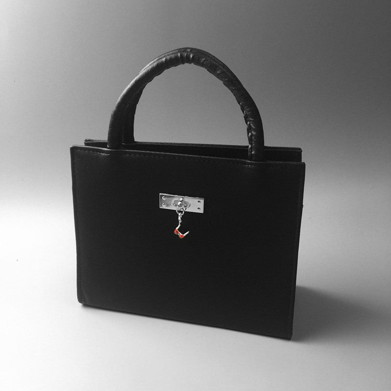 Red Bikini Charm 2025 – Verspielter Anhänger aus 925 Silber mit Emaille - Lunastein