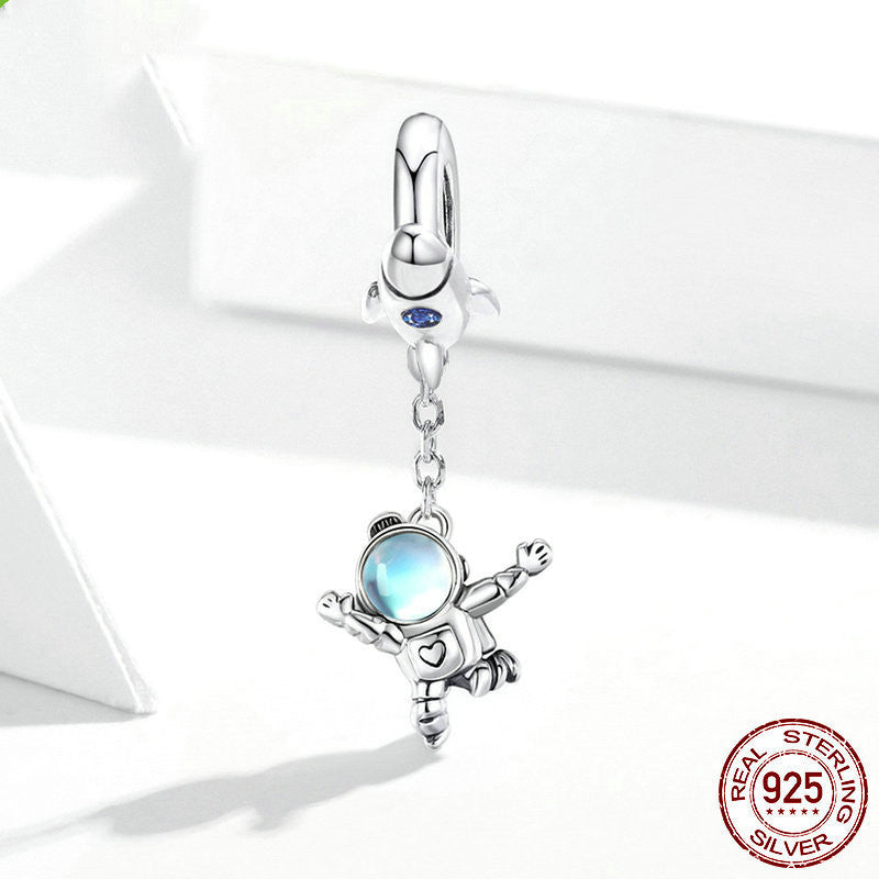 astronaut charm 2025 – anhänger mit rakete & mondstein in 925 silber - lunastein