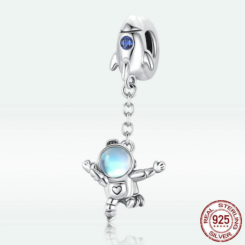 astronaut charm 2025 – anhänger mit rakete & mondstein in 925 silber - lunastein