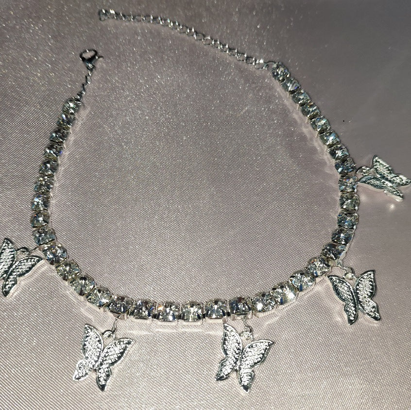 butterfly bliss – strass-fußkettchen mit schmetterlingsanhängern - lunastein - schmuck
