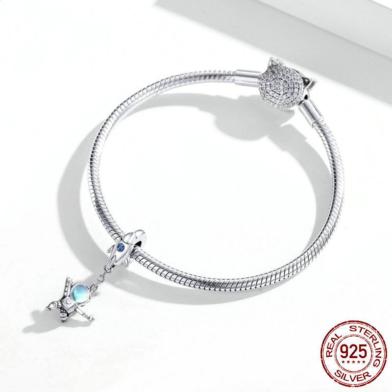 astronaut charm 2025 – anhänger mit rakete & mondstein in 925 silber - lunastein