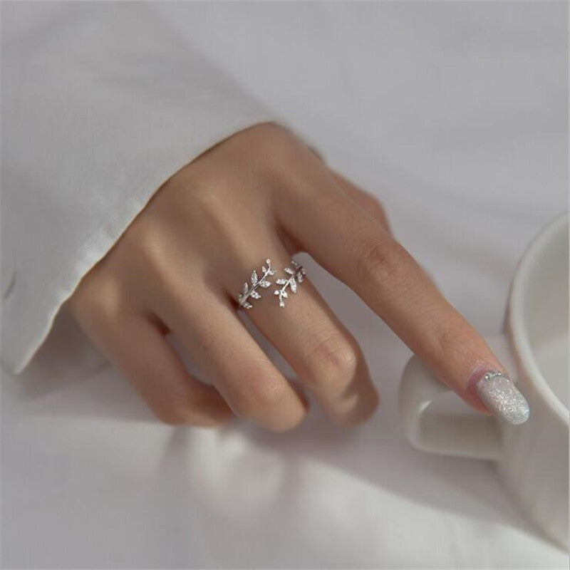 branch ring – filigraner verstellbarer damenring im blätterdesign - lunastein