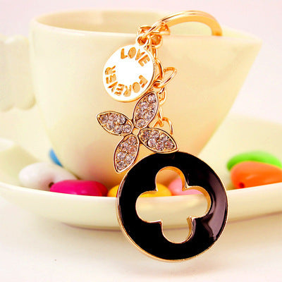 Goldene Clover Schlüsselanhänger – Verspieltes Blütendesign mit Strass - Lunastein