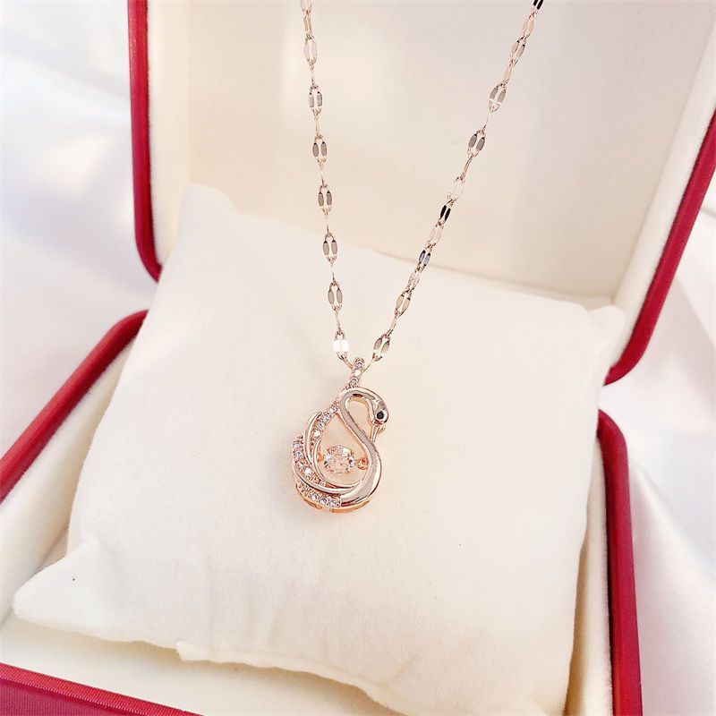 crown & charm – halskette mit zirkonia-anhänger in 11 zauberhaften designs - lunastein