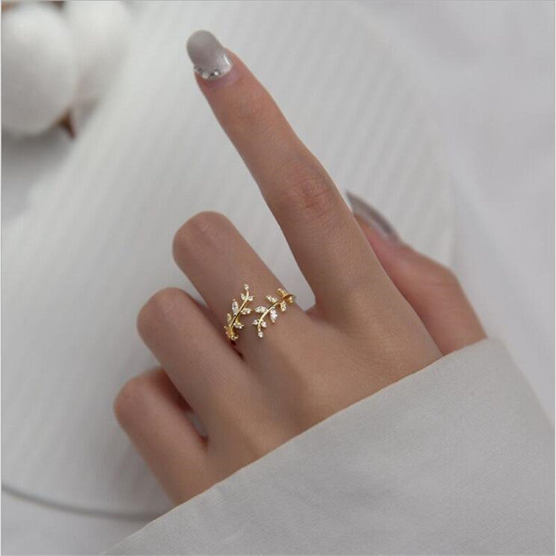 branch ring – filigraner verstellbarer damenring im blätterdesign - lunastein