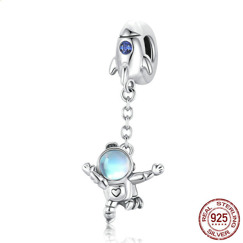 astronaut charm 2025 – anhänger mit rakete & mondstein in 925 silber - lunastein