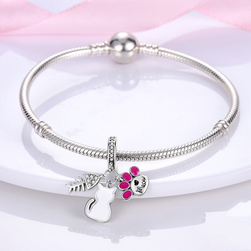 Meow Cat Charm – Katzenanhänger mit Pfote, Fischgräte & Emaille - Lunastein