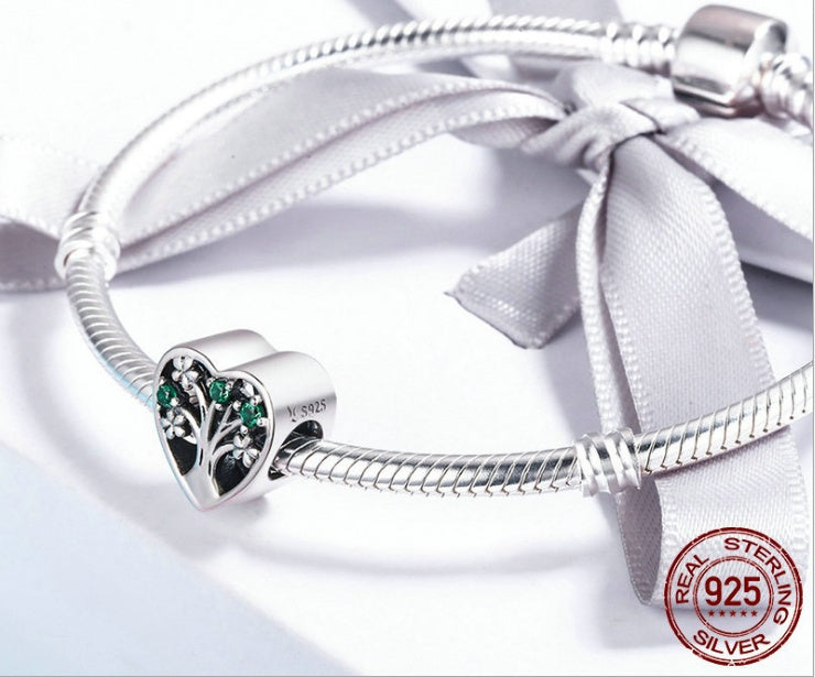 Love of Life Charm – Herzförmiger Lebensbaum-Charm aus 925 Silber mit grünen Zirkonia - Lunastein