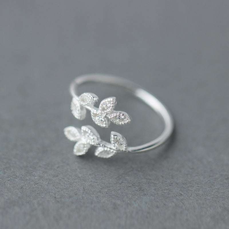 forest whisper – verstellbarer blätter-ring mit zirkonia aus 925er silber - lunastein