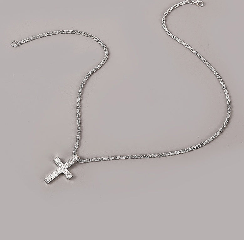 faith sparkle – kreuz-halskette mit kristallbesatz in silber oder gold - lunastein