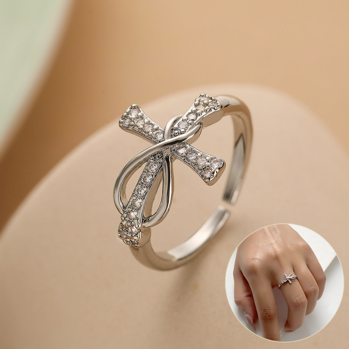 endless grace – silberfarbener infinity-ring mit zirkonia-kreuz - lunastein