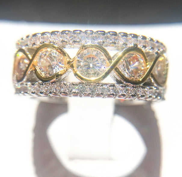 infinity sparkle – goldfarbener damenring mit zirkonia & unendlichkeitsmotiv - lunastein