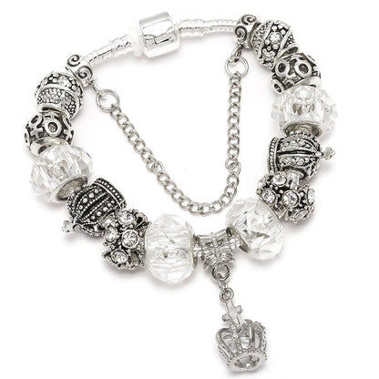 Royal Bloom – Charm-Armband mit Krönchen & Glanzdetails - Lunastein