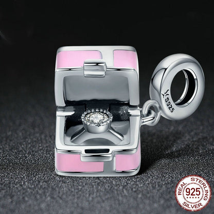Proposal Box Charm – Verlobungsanhänger mit Ring in Geschenkbox - Lunastein