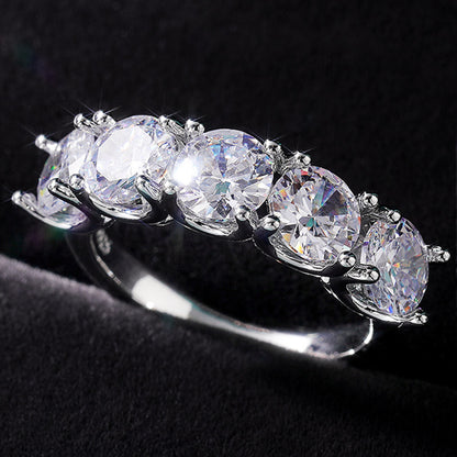 LUXE RADIANCE – Statement-Ring mit runden Zirkonia | Funkelnder Damenring in Silberoptik - Lunastein