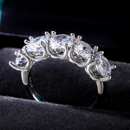 LUXE RADIANCE – Statement-Ring mit runden Zirkonia | Funkelnder Damenring in Silberoptik - Lunastein