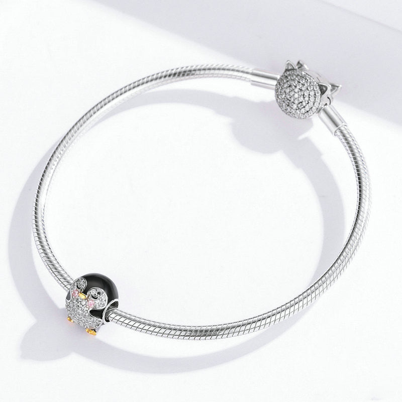 Happy Little Penguin Charm – Glitzernder Pinguin-Anhänger aus 925er Silber - Lunastein