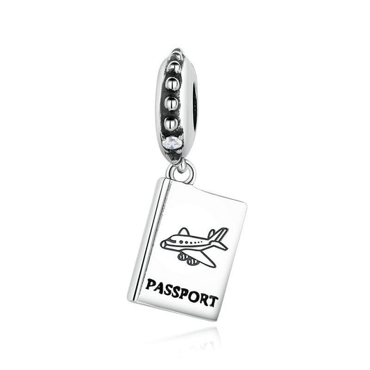 Reisepass Charm 2025 – Flugzeugmotiv in 925er Silber - Lunastein