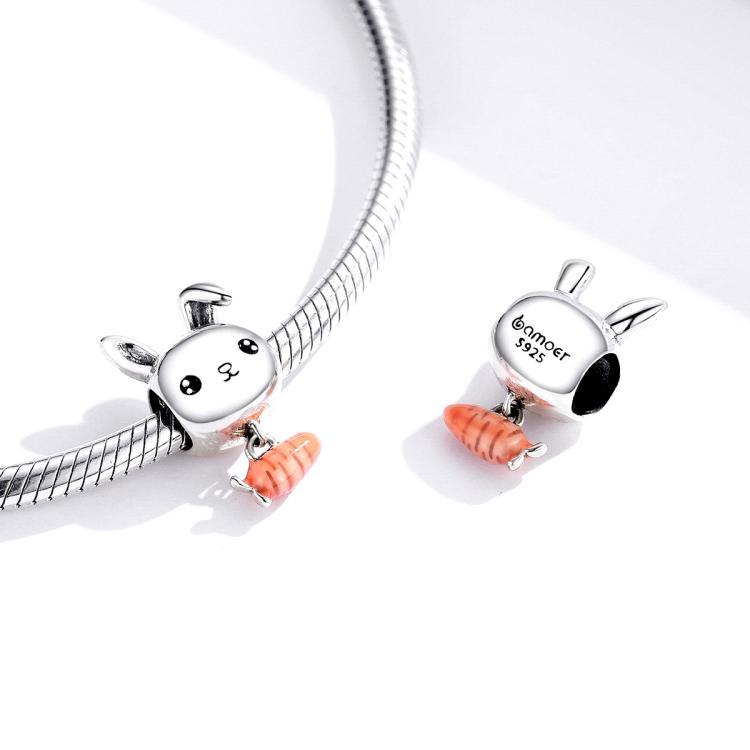 bunny & carrot charm 2025 – hasenanhänger mit möhre in 925 silber - lunastein