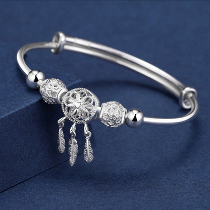 Traumfängerlicht – Charm-Armband in Silberoptik mit Federanhängern - Lunastein