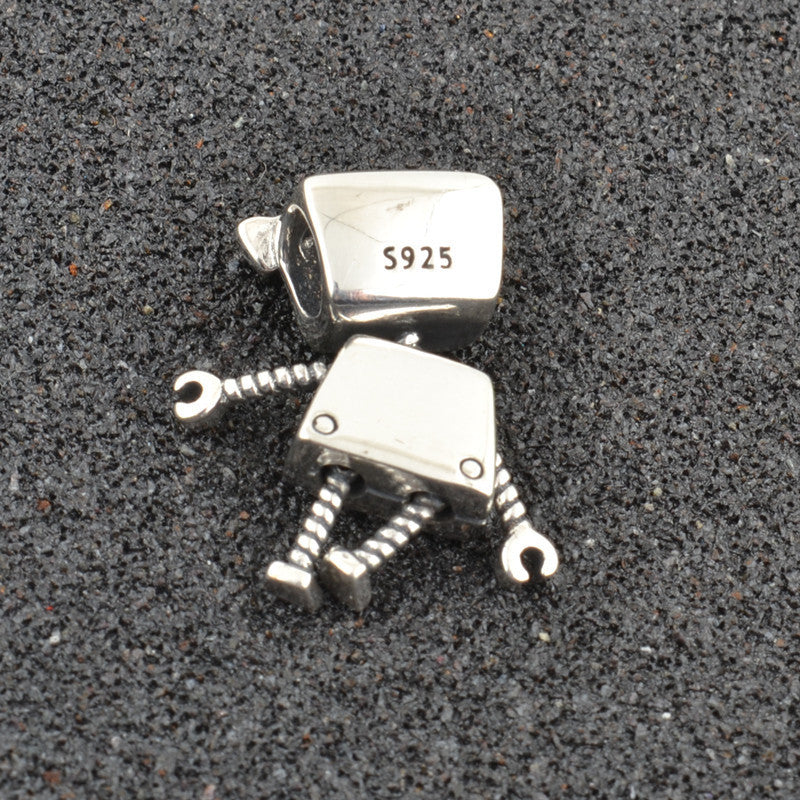 robot girl charm – süßer roboter-anhänger aus 925 silber mit herz und schleife - lunastein