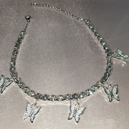 Butterfly Bliss – Strass-Fußkettchen mit Schmetterlingsanhängern - Lunastein - Schmuck