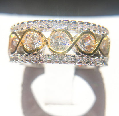 Infinity Sparkle – Goldfarbener Damenring mit Zirkonia & Unendlichkeitsmotiv - Lunastein